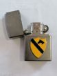 Accendino ZIPPO USA  resistente . Accendino ZIPPO USA  ricaricabile  costruito per durare tutta la vita . Accendino ZIPPO USA trova l'accendino perfetto per te