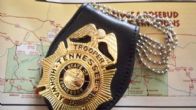 SPILLA ORO POLIZIA TENNESSEE USA. Distintivo e porta spilla in pelle e catenella della Polizia dello stato del TENNESSEE USA .