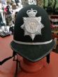 Casco da poliziotto inglese BOBBY . Casco da poliziotto inglese Scotland yard originale. Casco da poliziotto inglese BOBBY rigido nero con emblema originale . MADA UK