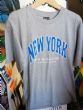 Maglietta NEW YORK BROOKLYN . Maglietta NEW YORK BROOKLYN taglia M di colore grigia . Maglietta NEW YORK BROOKLYN unisex dipinta a mano da un pittore SOLO 1 DISPONIBILE ESCLUSIVA !!!!!!