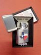 Accendino ZIPPO USA  resistente . Accendino ZIPPO USA  ricaricabile  costruito per durare tutta la vita . Accendino ZIPPO USA trova l'accendino perfetto per te