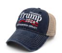 Cappello New Donald Trump 2024 . Cappello New Donald Trump 2024 da Baseball in tessuto lavato di colore blu . Cappello New Donald Trump 2024 sul davanti la scritta ricamata 